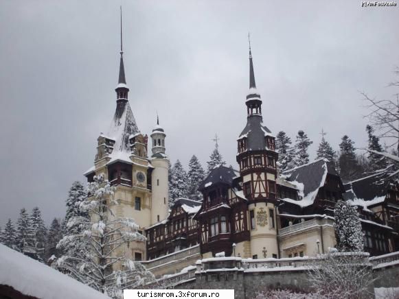 descrierea 
 
sinaia
 
sinaia este un oraş �n rom�nia, situat la poalele bucegi şi